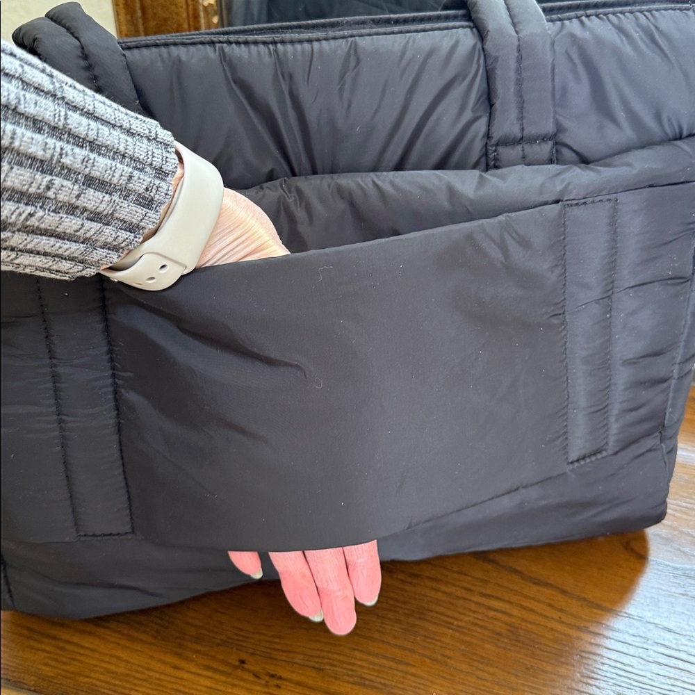 Cynthia Rowley Black Quilted Puffer Nylon Tote w/Padded Handles. Fits 14” laptop - Picture 10 of 16